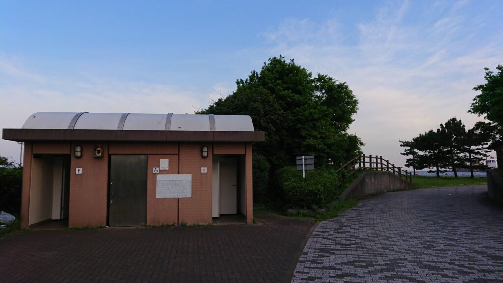 東扇島西公園のトイレ