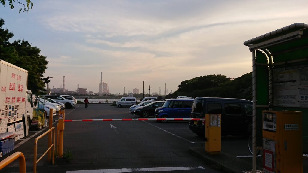 東扇島西公園の第一駐車場