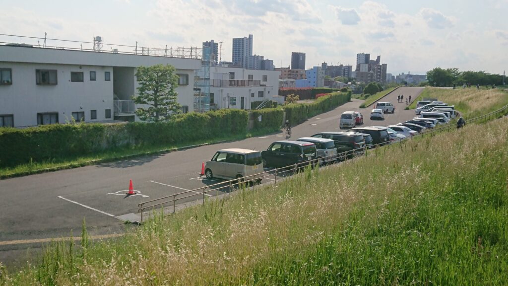 「旧岩淵水門」の駐車場