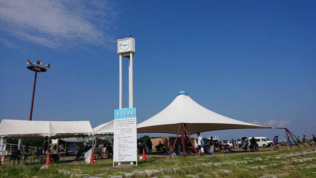 葛西海浜公園の東屋と時計