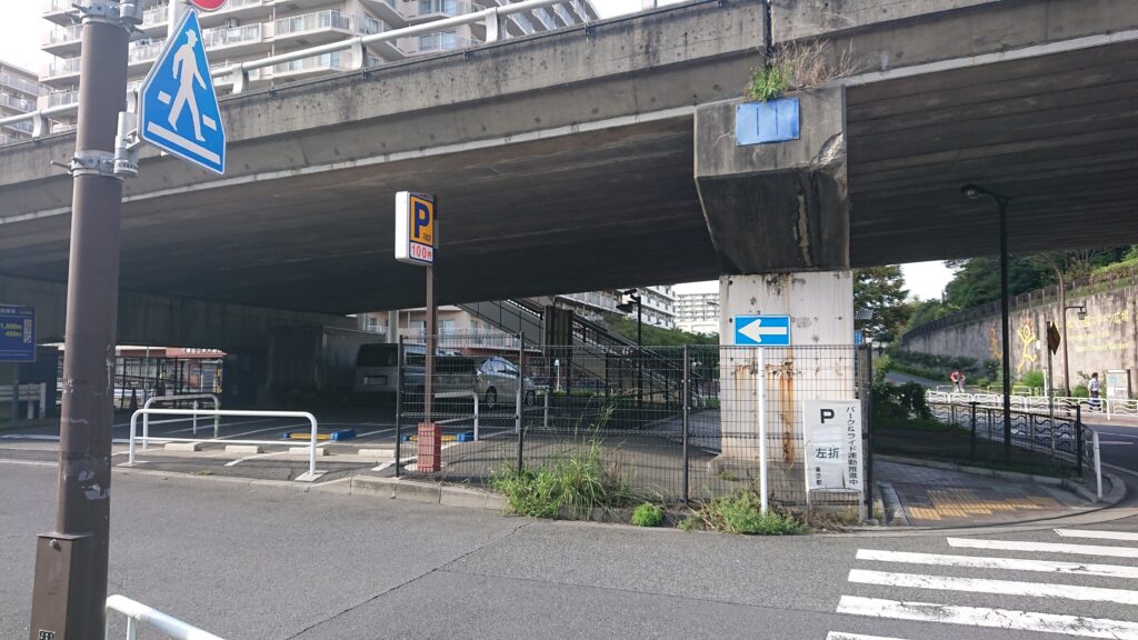 旧中川（東大島駅）コインパーキング入口