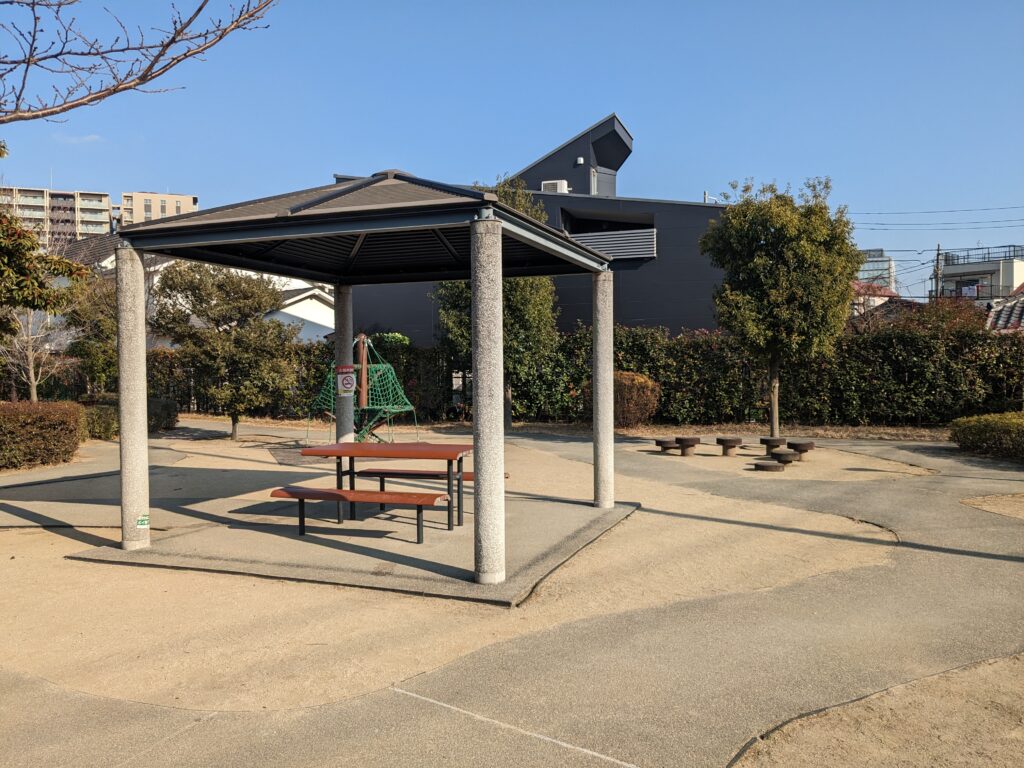 小柳川公園の東屋