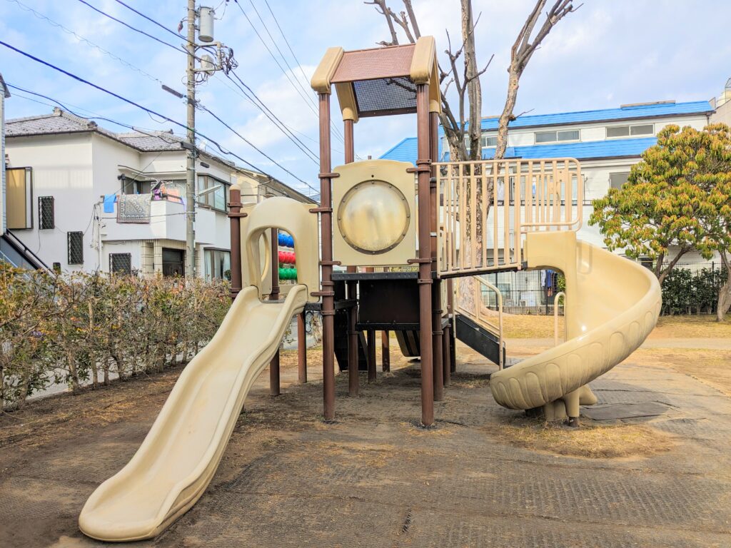 志茂町公園のすべり台