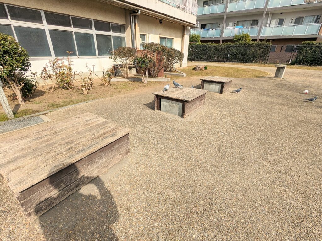 志茂町公園のかまどベンチ