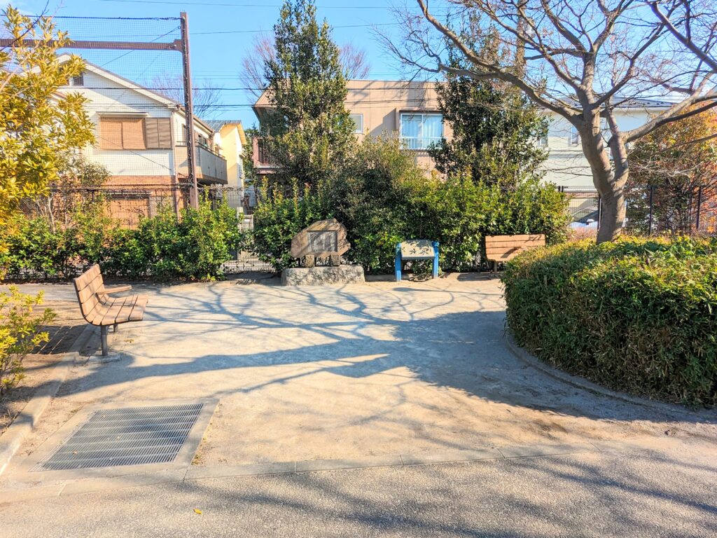 志茂ゆりの木公園の入り口前エントランス（住宅街側）