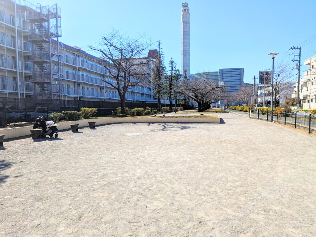 志茂東公園の広場