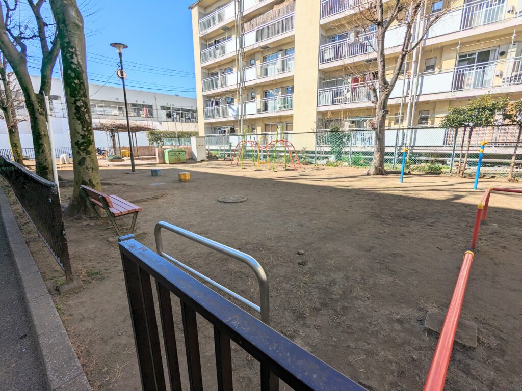 神谷3丁目児童遊園の広場