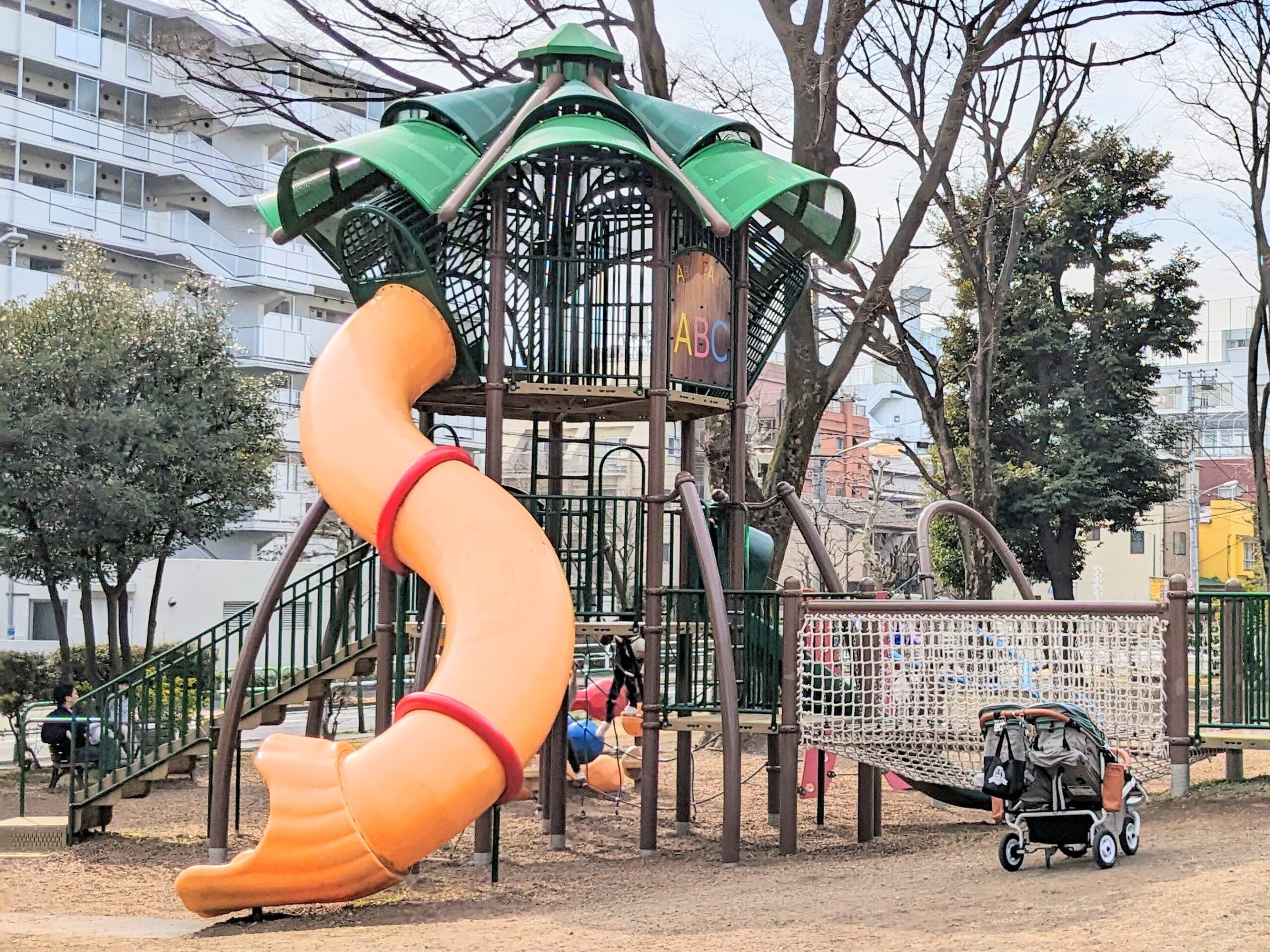 北運動公園（ABC公園）のくねくねすべり台