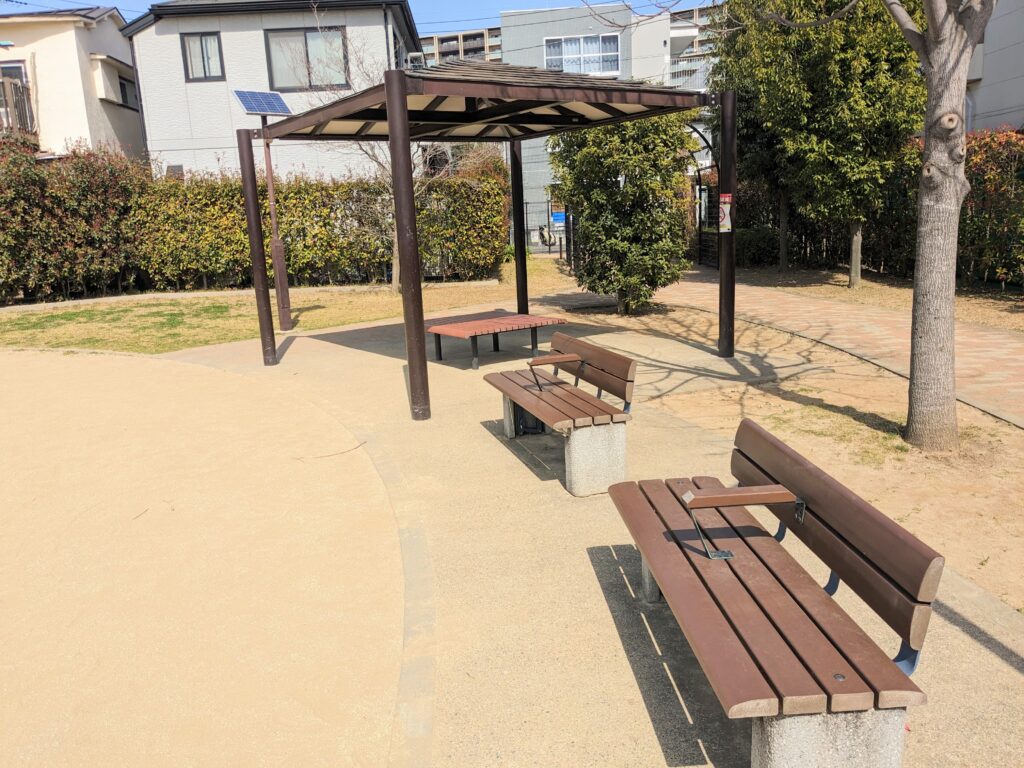 小柳川公園のかまどベンチ