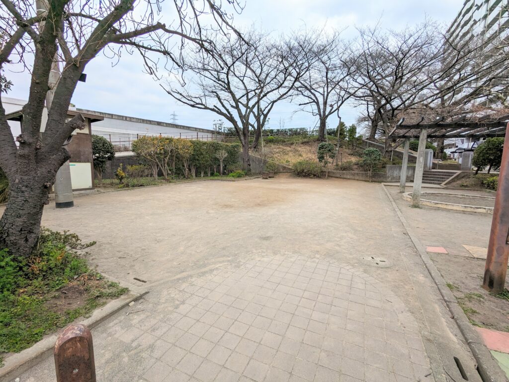 北区立宮堀児童遊園の広場