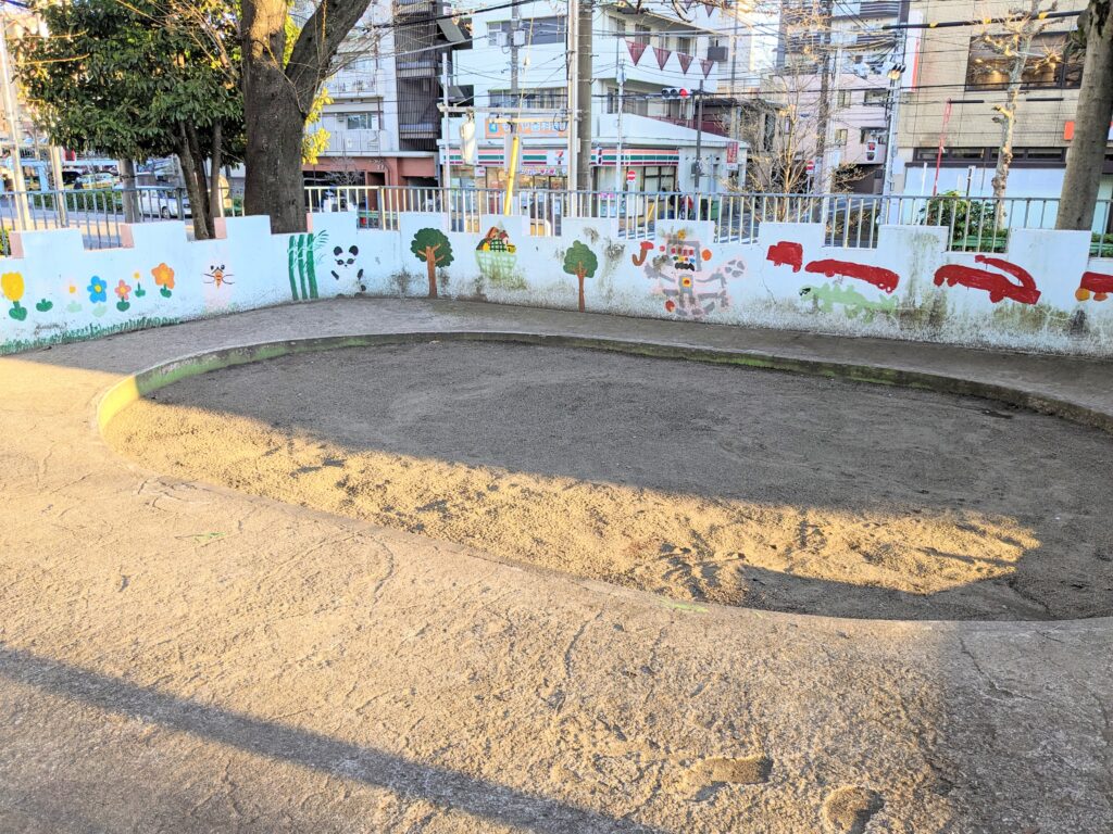 王子6丁目児童遊園の砂場