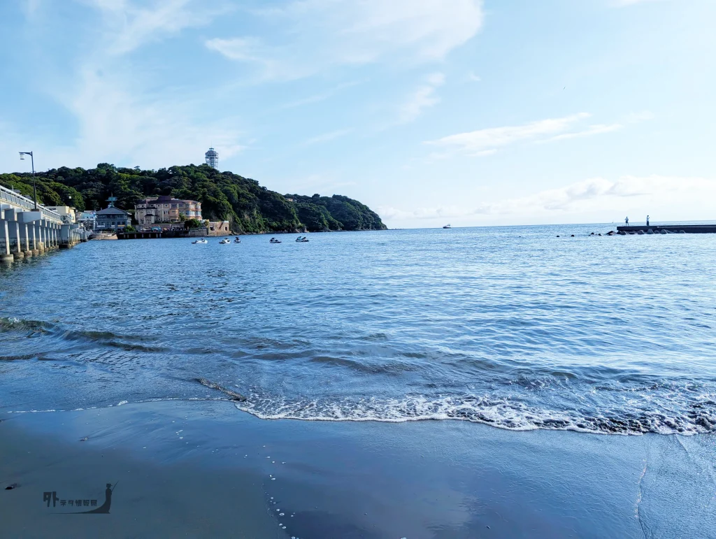 江の島大橋横の砂浜アップ