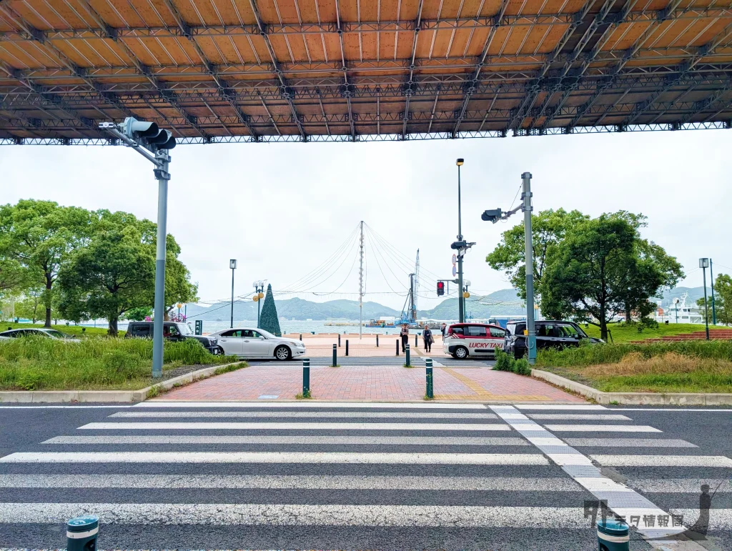 駅から望む佐世保港