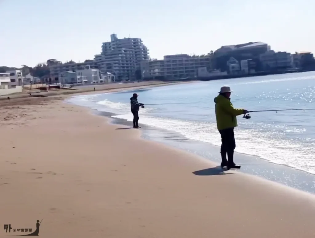 秋谷海岸　漁港向き