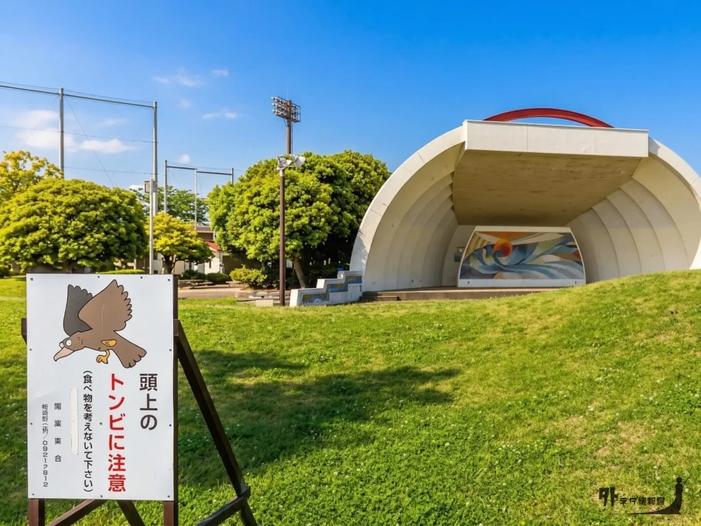 トンビの注意看板