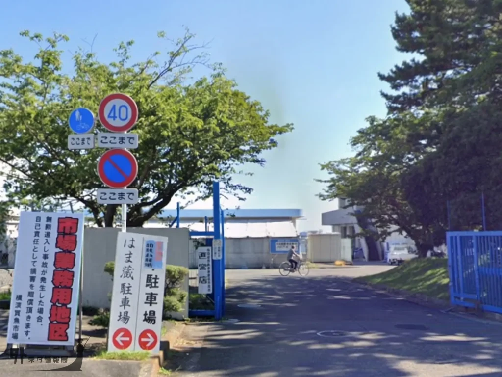 新安浦港の直売所入口